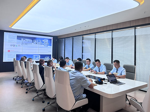 Лосьоны кремовой начинка и покрытие машины